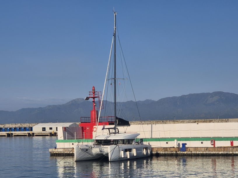 Dubrovnik Catamaran Cabine 6  12  slaapplaatsen 12  gasten 11.74 m Lijstnummer: #28656