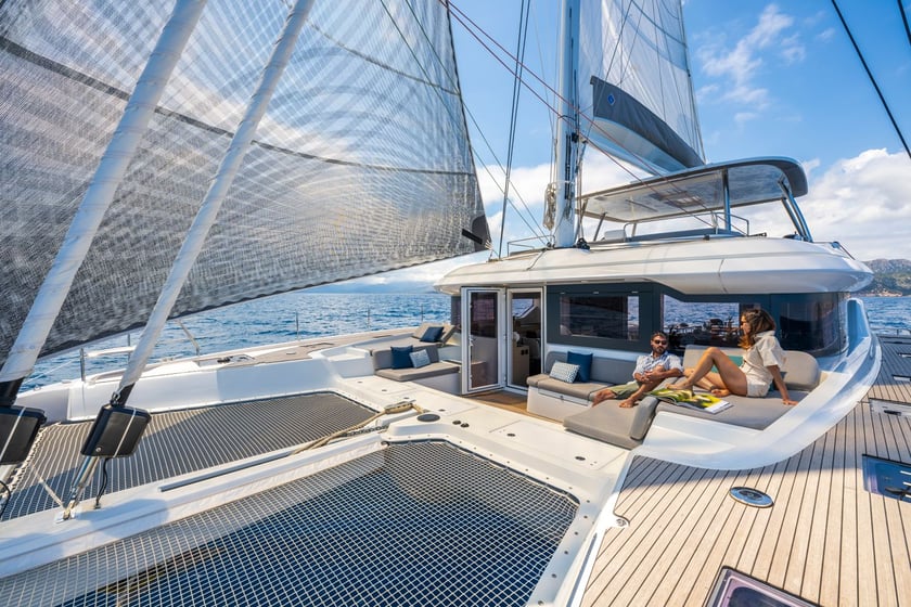 Castellammare del Golfo Catamaran 5 cabin 10 berths 10 guests 19.77 m Listing Number: #28668 4