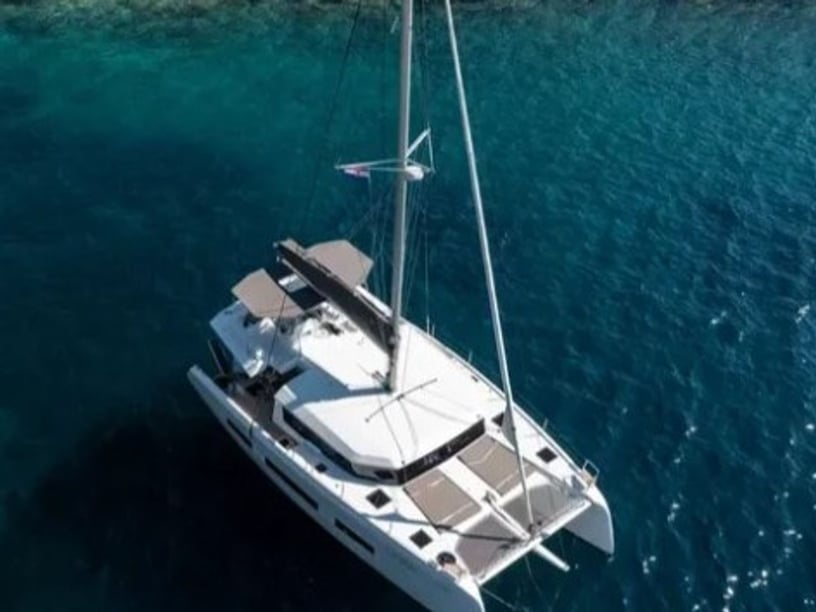 Paros Catamarán Cabina 5  12  literas 12  invitados 14.6 m Número de anuncio: #28669