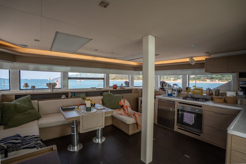 Castellammare del Golfo Catamaran 4 cabin 8 berths 8 guests 16.9 m Listing Number: #28673 3