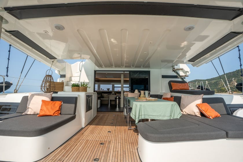 Castellammare del Golfo Catamaran 4 cabin 8 berths 8 guests 16.9 m Listing Number: #28673 4