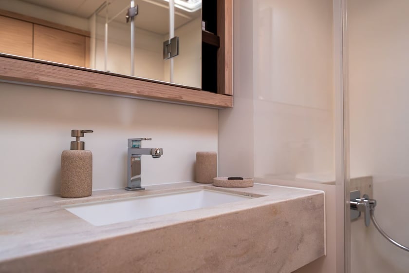 Castellammare del Golfo Catamaran 5 cabin 11 berths 10 guests 20.55 m Listing Number: #28674 3