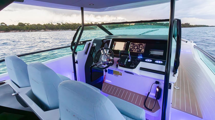 Trogir Motoscafo cabina 1  cuccette 2  10  ospiti 10.28 m Numero dell'inserzione: #28681 4