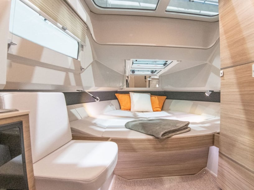 Trogir Motoscafo cabina 1  cuccette 2  10  ospiti 10.28 m Numero dell'inserzione: #28681 2