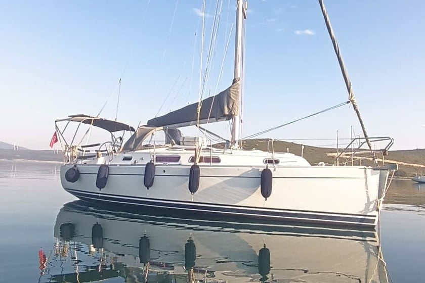 Izmir Voilier Cabine 1  Couchettes 3  Invités 4  9.5 m Numéro de l'annonce: #28689 2