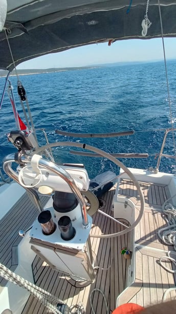 İzmir Yelkenli 1 kabin Konaklama 3 kişi Seyir 4 kişi 9.5 m İlan No: #28689 3