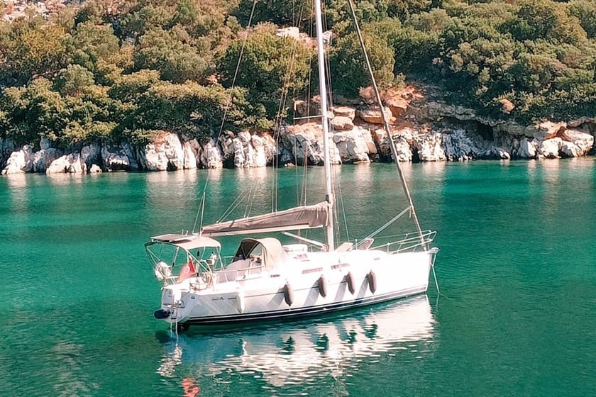 İzmir Yelkenli 1 kabin Konaklama 3 kişi Seyir 4 kişi 9.5 m İlan No: #28689