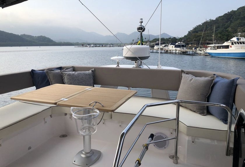 Sebenico Motoscafo cabina 2  cuccette 5  5  ospiti 13.1 m Numero dell'inserzione: #28694 3