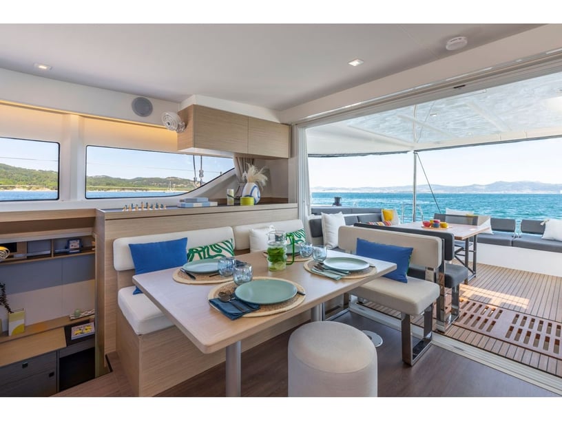 Furnari Catamaran Cabine 4  12  slaapplaatsen 12  gasten 13.85 m Lijstnummer: #28715 2