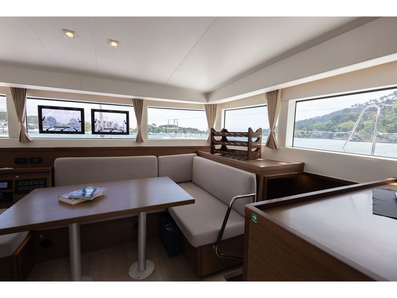 Bocca di Magra Catamaran 4 cabin 10 berths 10 guests 11.74 m Listing Number: #28734 2