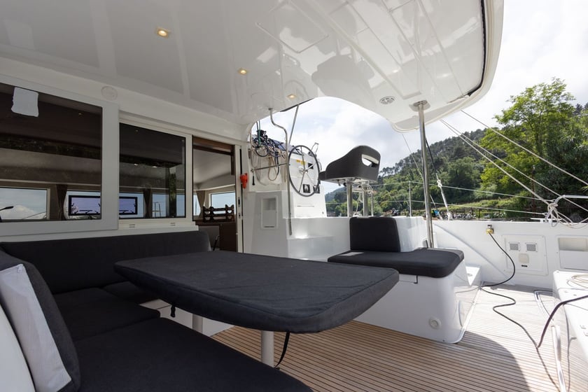 Bocca di Magra Catamaran 4 cabin 10 berths 10 guests 11.74 m Listing Number: #28734 3