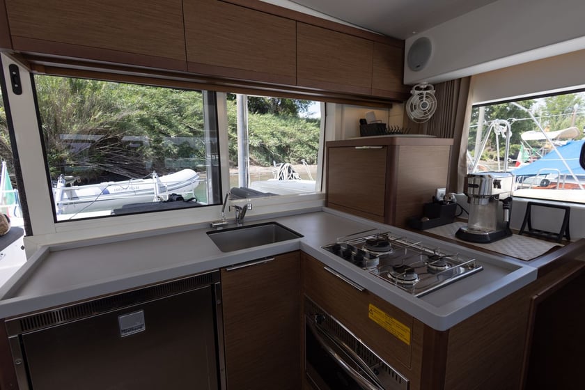 Bocca di Magra Catamaran 4 cabin 10 berths 10 guests 11.74 m Listing Number: #28734 5