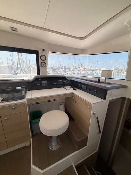Sète Catamaran Cabine 3  Couchettes 8  Invités 8  12.37 m Numéro de l'annonce: #28741 5