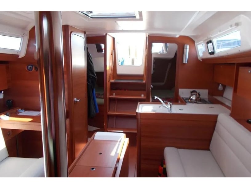 Marsala Voilier Cabine 3  Couchettes 8  Invités 8  10.3 m Numéro de l'annonce: #28751 2