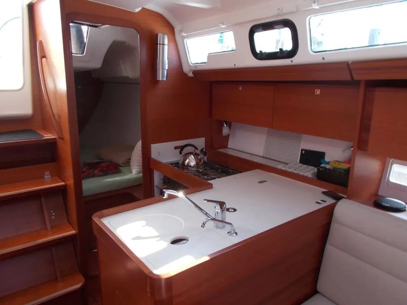Marsala Voilier Cabine 3  Couchettes 8  Invités 8  10.3 m Numéro de l'annonce: #28751 4