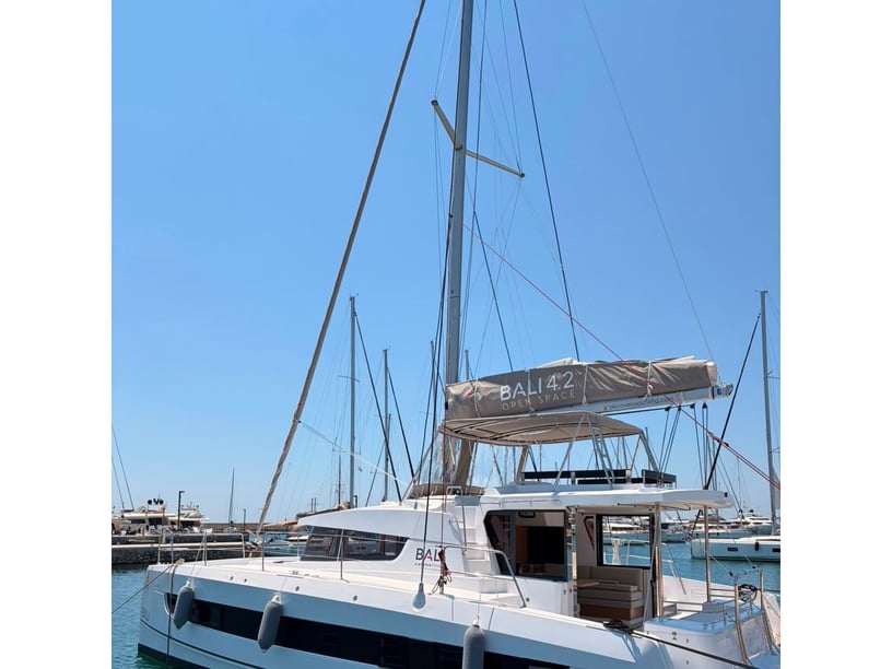 Volos Catamarán Cabina 4  12  literas 10  invitados 12.85 m Número de anuncio: #28754