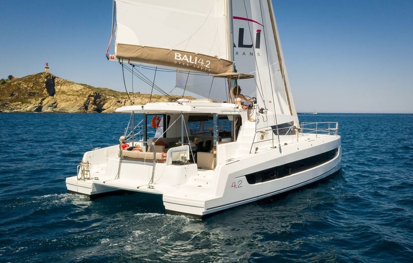 Volos Catamarán Cabina 4  12  literas 10  invitados 12.85 m Número de anuncio: #28754 5