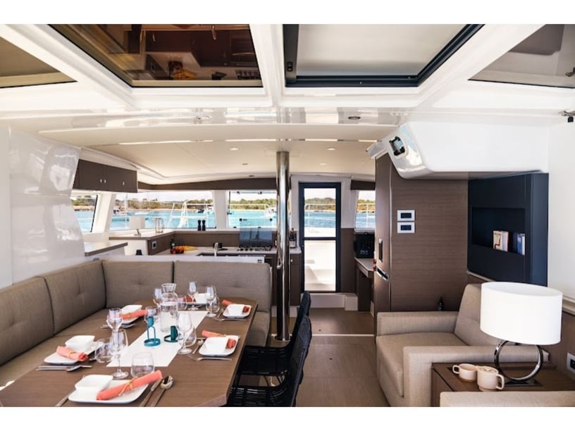 Volos Catamarán Cabina 4  12  literas 12  invitados 12.85 m Número de anuncio: #28754 2