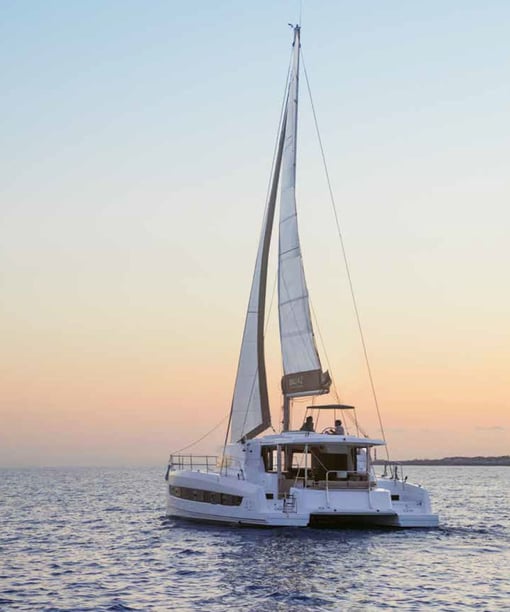 Volos Catamarán Cabina 4  12  literas 12  invitados 12.85 m Número de anuncio: #28754 4