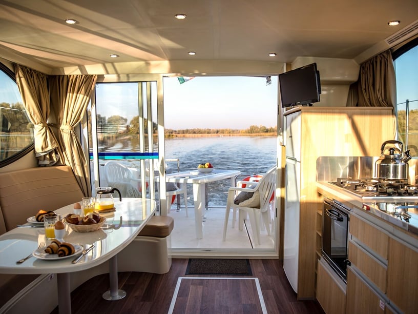 Bellanaleck Bateau à moteur Cabine 3  Couchettes 8  Invités 8  13.5 m Numéro de l'annonce: #28771 2