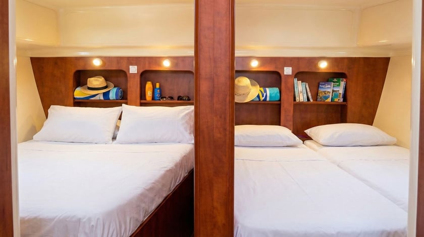 Bellegarde Motorboat 2 cabin 6 berths 6 guests 10.85 m Listing Number: #28793 3