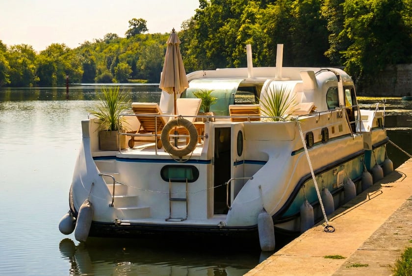 Saverne Bateau à moteur Cabine 4  Couchettes 10  Invités 10  13.5 m Numéro de l'annonce: #28803 4