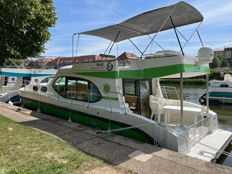 Saverne Bateau à moteur Cabine 2  Couchettes 6  Invités 6  12.95 m Numéro de l'annonce: #28806 3
