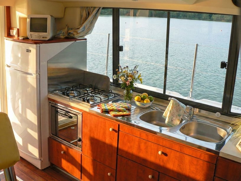 Amieira Motorboat 2 cabin 6 berths 6 guests 10.85 m Listing Number: #28812 2