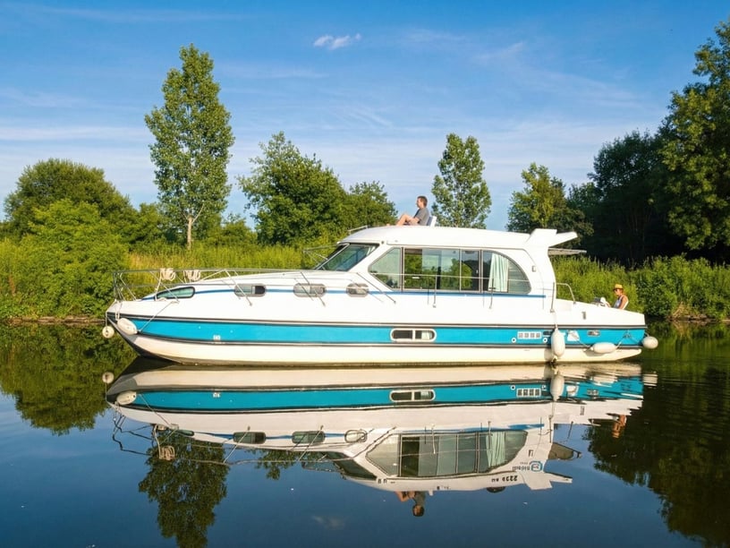 Buzet-sur-Baïse Bateau à moteur Cabine 4  Couchettes 10  Invités 10  11.5 m Numéro de l'annonce: #28827