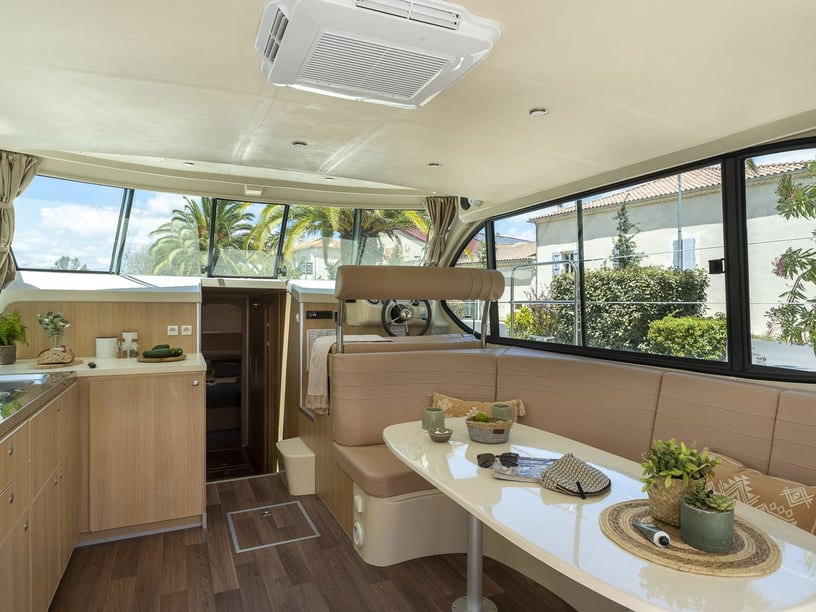 Buzet-sur-Baïse Bateau à moteur Cabine 3  Couchettes 8  Invités 8  13.5 m Numéro de l'annonce: #28849 2