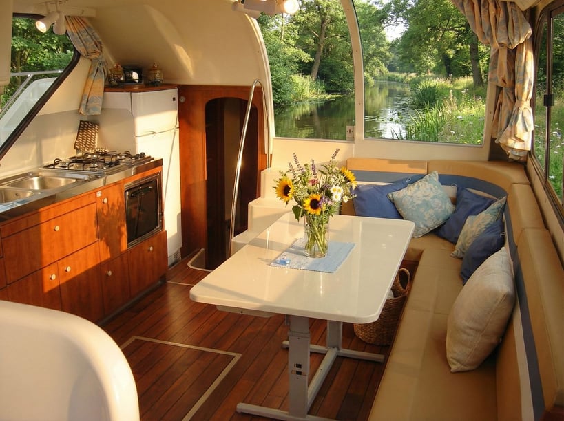 Le Somail Motorboat 4 cabin 10 berths 10 guests 13.5 m Listing Number: #28867 5