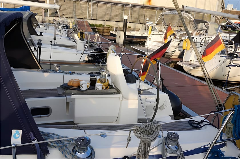 Lemmer Zeilboot Cabine 3  7  slaapplaatsen 7  gasten 11.72 m Lijstnummer: #289 3