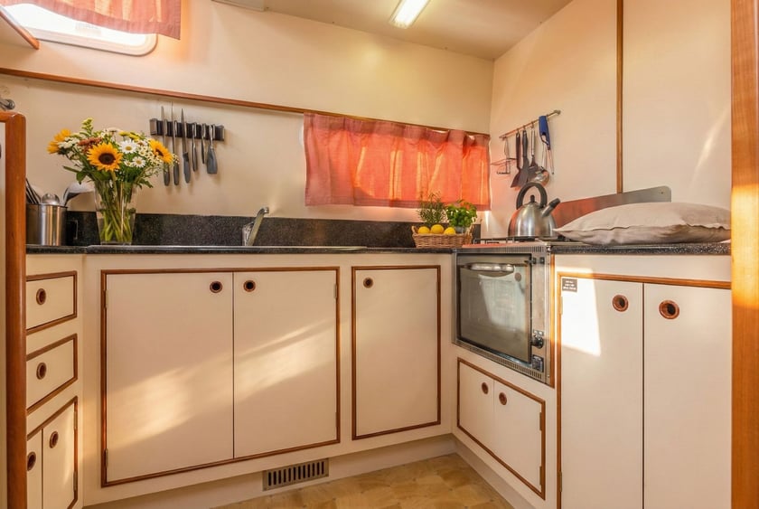 Argens-Minervois Bateau à moteur Cabine 2  Couchettes 4  Invités 4  12.95 m Numéro de l'annonce: #28973 5
