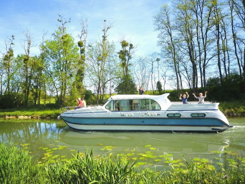 Buzet-sur-Baïse Bateau à moteur Cabine 4  Couchettes 10  Invités 10  13.5 m Numéro de l'annonce: #28981