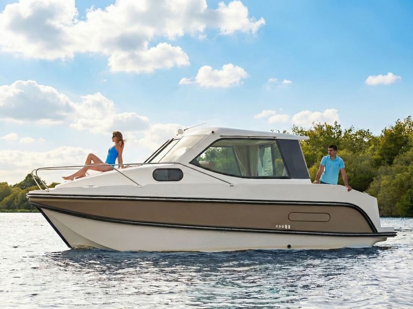 Sucé-sur-Erdre Bateau à moteur Cabine 1  Couchettes 4  Invités 4  7.95 m Numéro de l'annonce: #29046