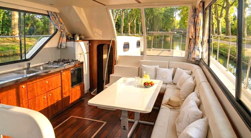 Le Somail Motorboat 3 cabin 9 berths 9 guests 11.1 m Listing Number: #29058 3