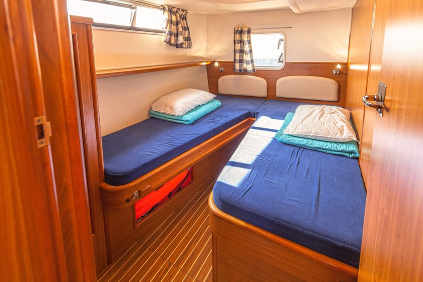 Loosdrecht Bateau à moteur Cabine 3  Couchettes 8  Invités 8  11.9 m Numéro de l'annonce: #29068 4