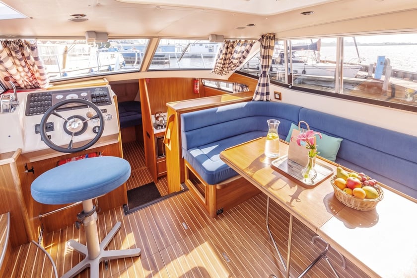 Loosdrecht Bateau à moteur Cabine 3  Couchettes 8  Invités 8  11.9 m Numéro de l'annonce: #29068 2