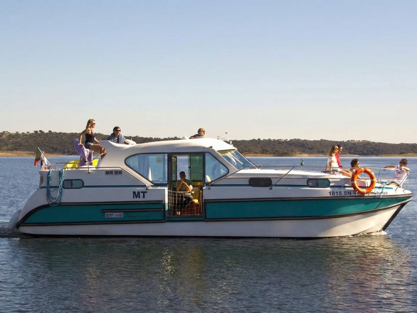 Sablé-sur-Sarthe Bateau à moteur Cabine 3  Couchettes 9  Invités 9  11.1 m Numéro de l'annonce: #29080