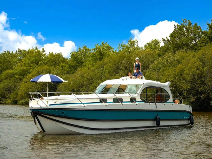 Carrick über Shannon Motorboot 3 Kabine 8 Liegeplätze 8 Gäste 13.5 m Nummer des Inserats: #29127