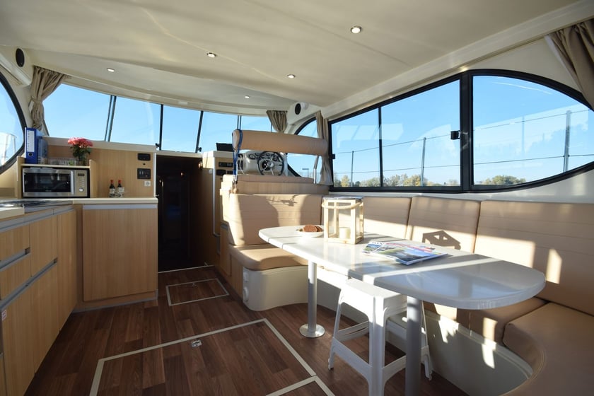 Bernburg Motorboot Cabine 4  10  slaapplaatsen 10  gasten 14.95 m Lijstnummer: #29184 3