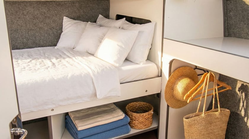 Sucé-sur-Erdre Bateau à moteur Cabine 2  Couchettes 8  Invités 8  9.2 m Numéro de l'annonce: #29220 3