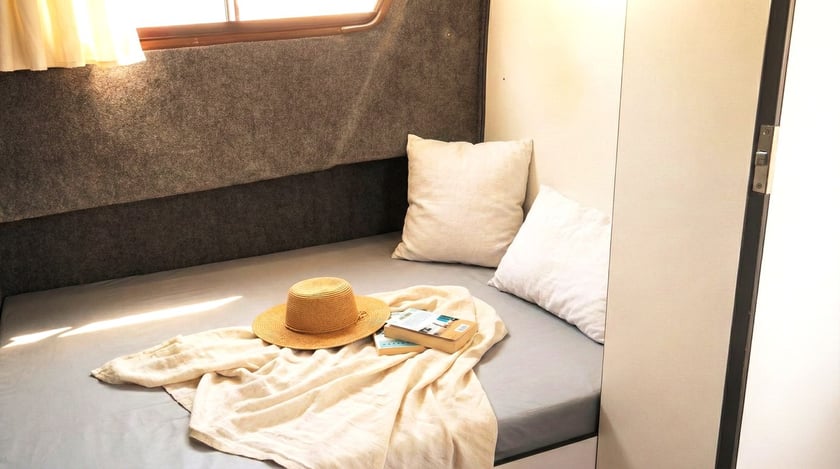 Sucé-sur-Erdre Bateau à moteur Cabine 2  Couchettes 8  Invités 8  9.2 m Numéro de l'annonce: #29220 4