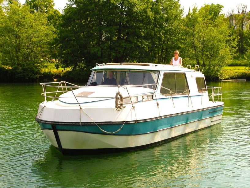 Sucé-sur-Erdre Bateau à moteur Cabine 2  Couchettes 8  Invités 8  9.2 m Numéro de l'annonce: #29220