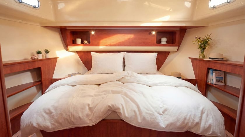 Glénac Bateau à moteur Cabine 2  Couchettes 6  Invités 6  10.85 m Numéro de l'annonce: #29221 3