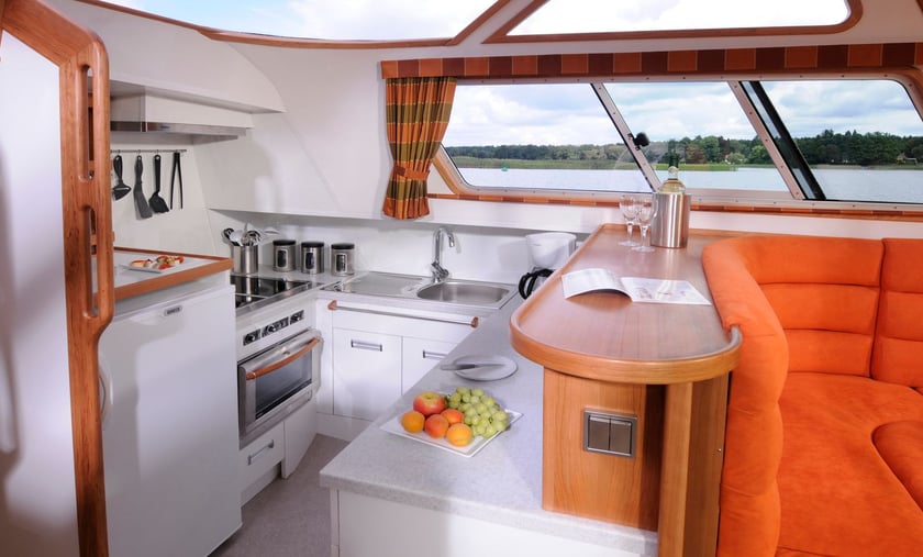 Fürstenberg Motorboat 3 cabin 6 berths 6 guests 14 m Listing Number: #29237 4