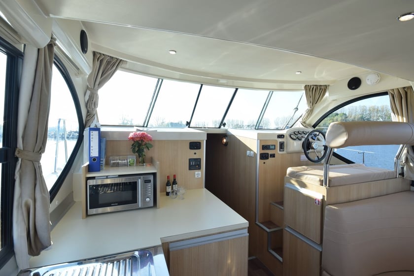 Bellegarde Motorboat 4 cabin 10 berths 10 guests 14.95 m Listing Number: #29288 5