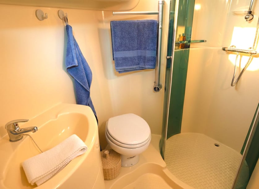 Kisköre Motorboat 4 cabin 10 berths 10 guests 13.5 m Listing Number: #29301 3