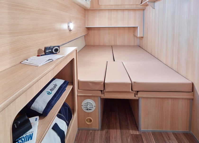 Bellegarde Motorboat 2 cabin 6 berths 6 guests 13.5 m Listing Number: #29328 3