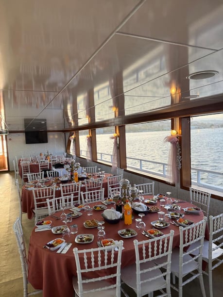 Eminonu Yate a motor   150  invitados 24 m Número de anuncio: #29342 5